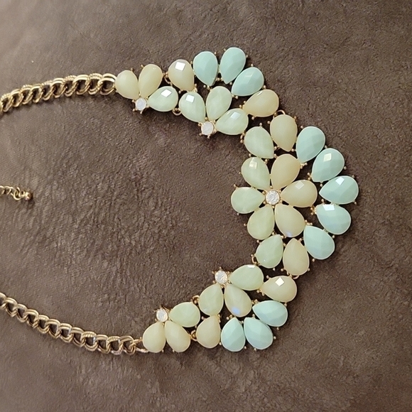 VTG Mint Teardrop Floral Bib Chain Necklace - Picture 3 of 7